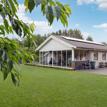 Дом отдыха 4 Bedroom Beautiful In