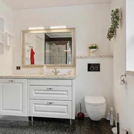 4 Bedroom Beautiful In *