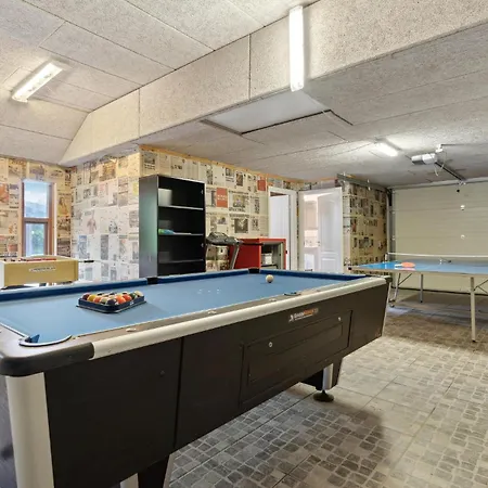 Hébergement de vacances 4 Bedroom Beautiful In Oksbøl