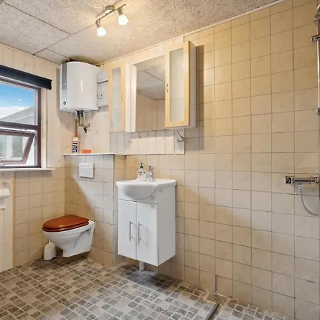 4 Bedroom Beautiful In Ferienhaus