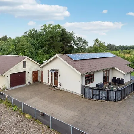 4 Bedroom Beautiful In Дом отдыха