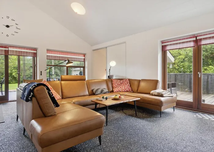 4 Bedroom Beautiful In Oksbøl