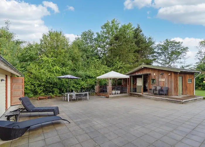 4 Bedroom Beautiful In Oksbøl